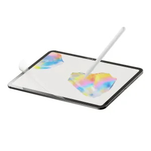 Paperlike 3 matt skjermbeskytter på iPad, vist delvis trukket av med Apple Pencil