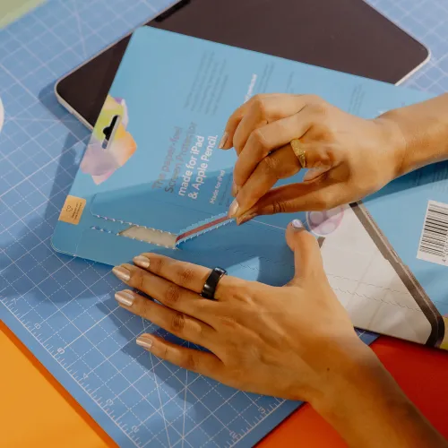 Pakke med Paperlike 3 skærmbeskytter med papirfornemmelse åbnes til iPad og Apple Pencil